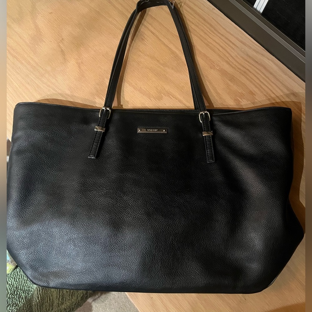 NINE WEST BLACK TOTE BAG PLENTY OF COMPARTMENTS- GENTLY USED